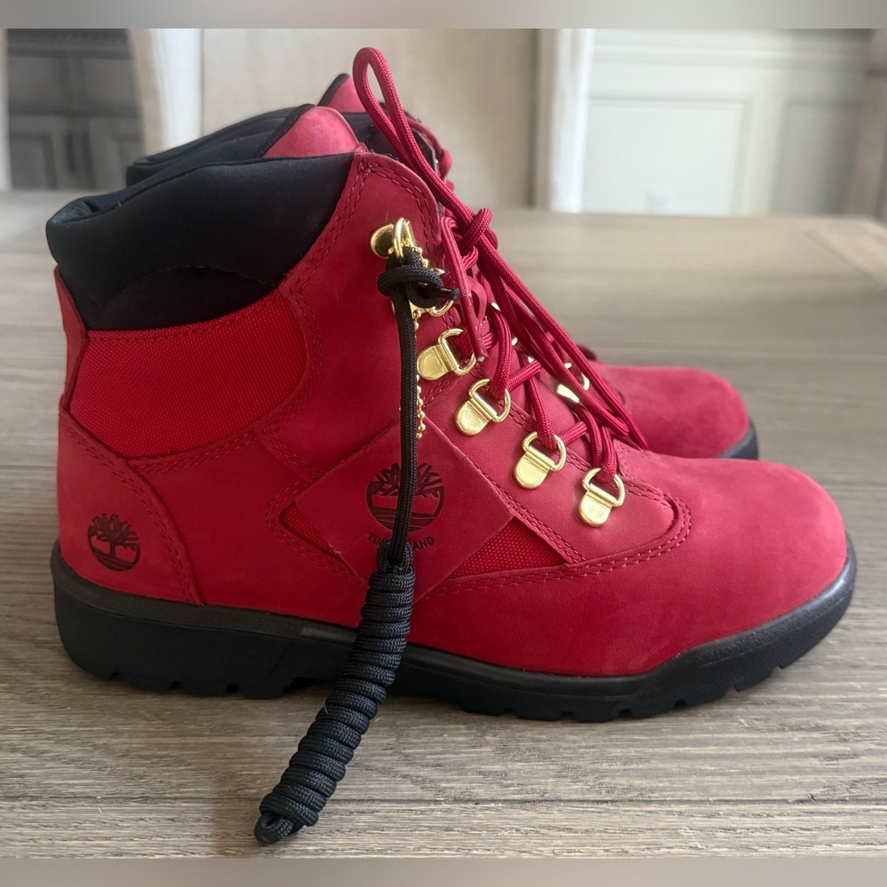 NWOB Timberland Unisex Red & Black 6 Inch Field Boots - Size 5.5 (Women’s 7)